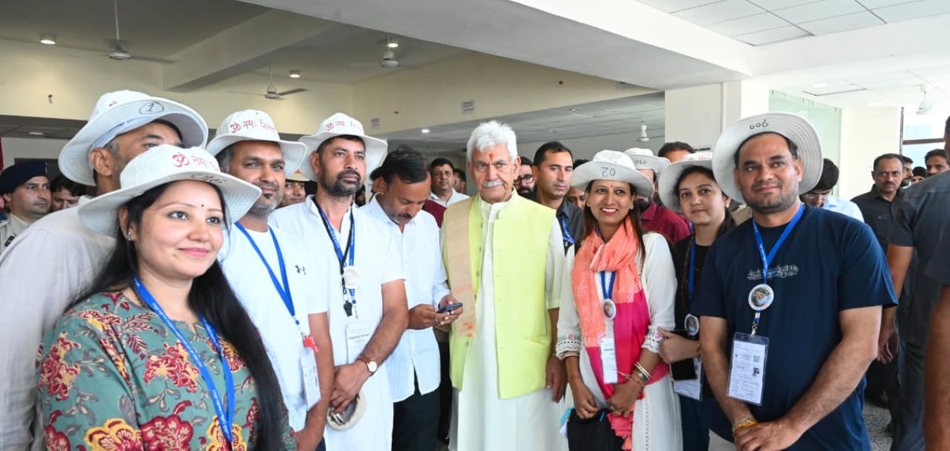 'LG Manoj Sinha reviews arrangements for Pilgrims in Srinagar '