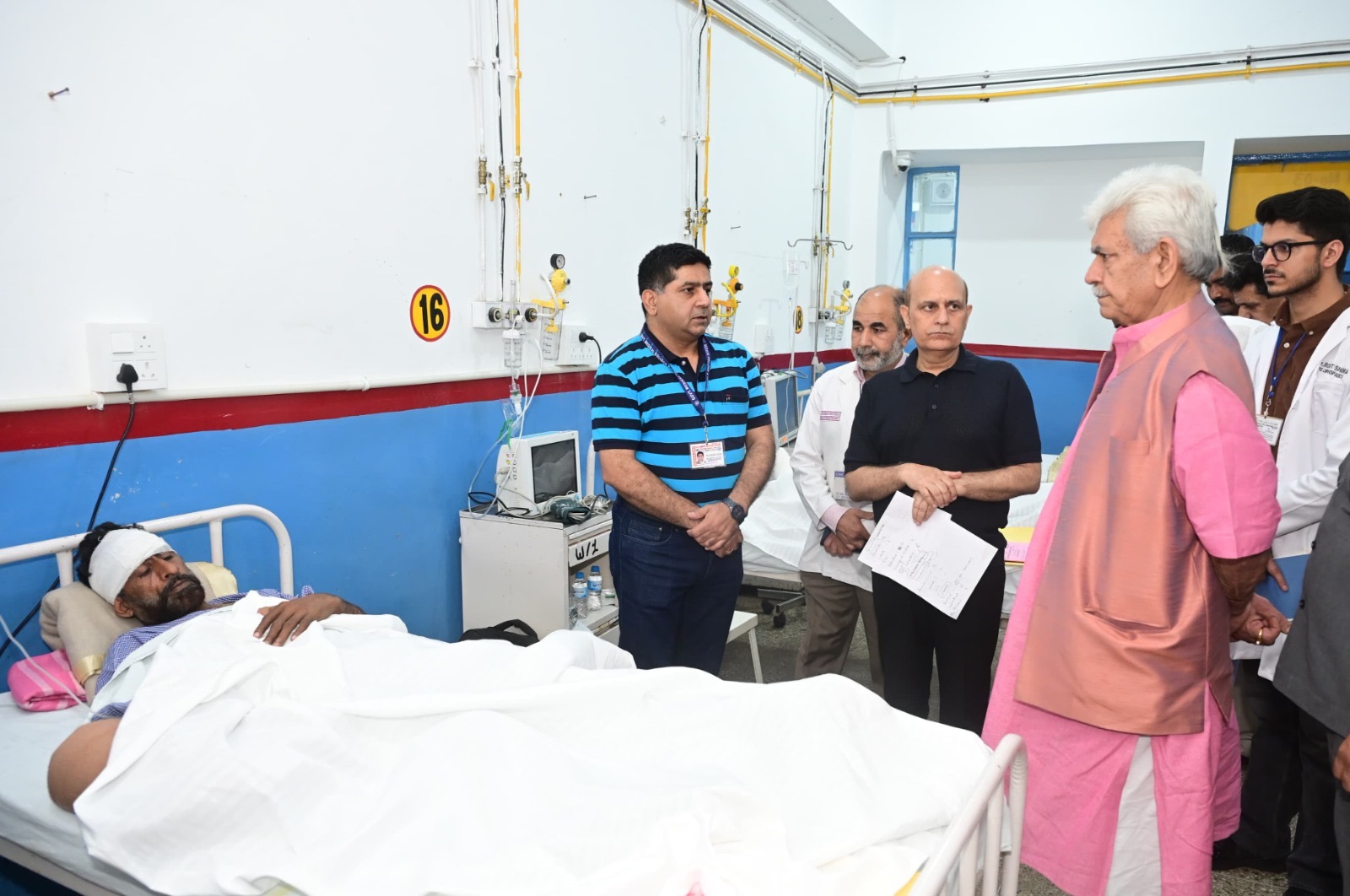 Lieutenant Governor visits GMC Jammu, meets the civilians injured due to unprovoked shelling by Pakistan