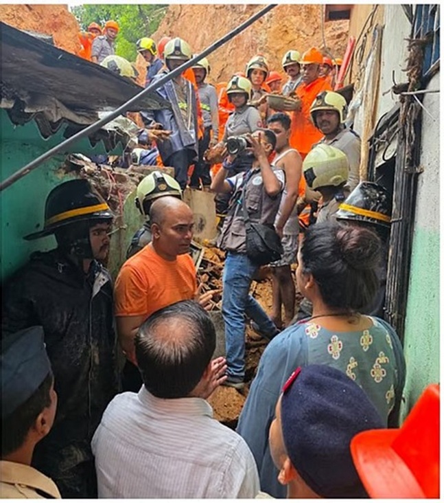 '7 persons, including 03 children killed & many injured after landslide struck  in Ghatkopar '