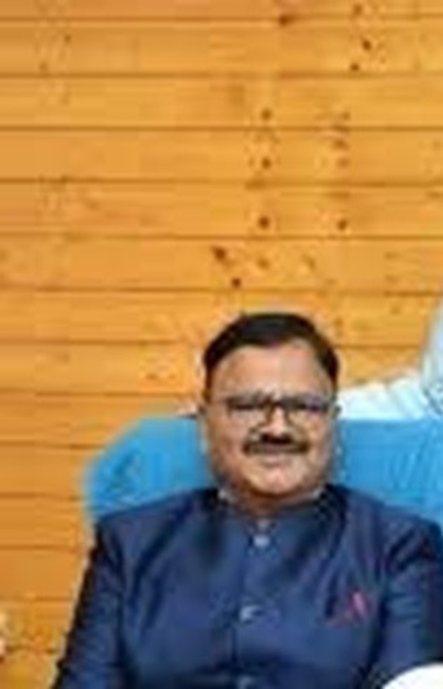 DC Baramulla hands-over Keys of 26 Commercial Vehicles to beneficiaries under Mumkin scheme 