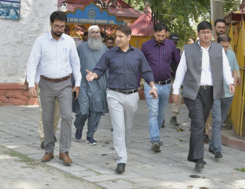 Secretary RDD inspects progress on  Niwas at Kheer Bhawani Temple
