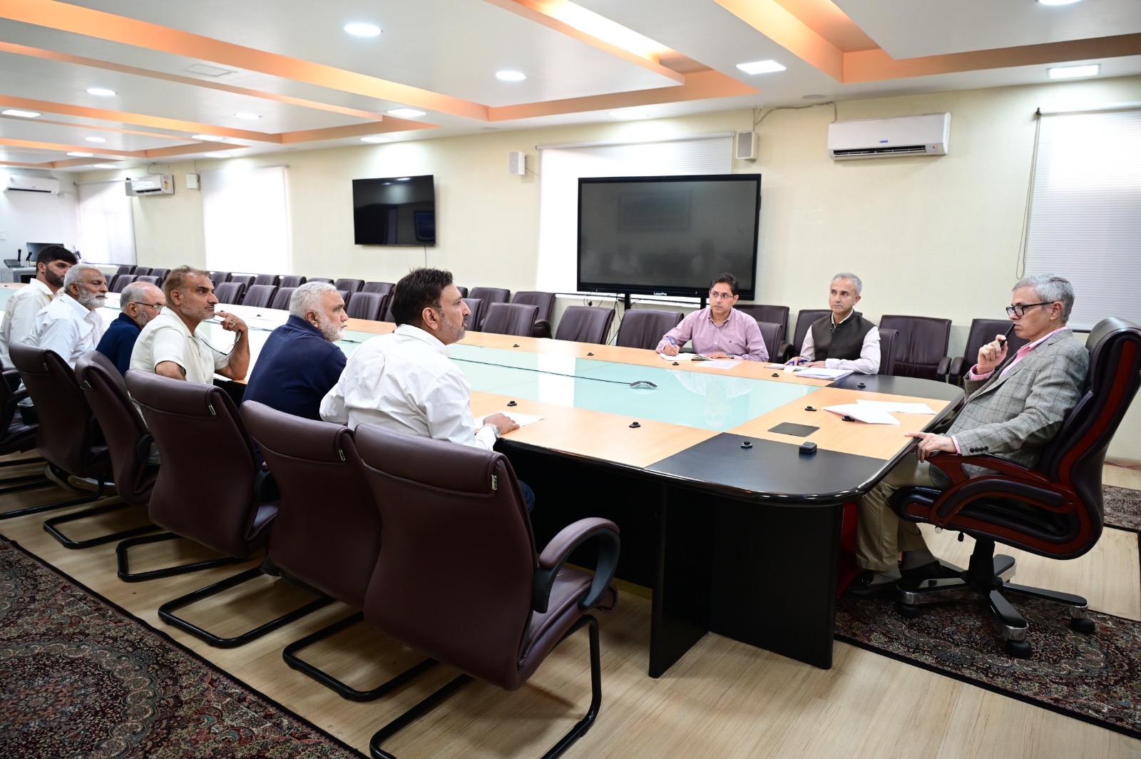 CM Omar Abdullah directs strong actions against showrooms selling counterfeit machine-made Carpets