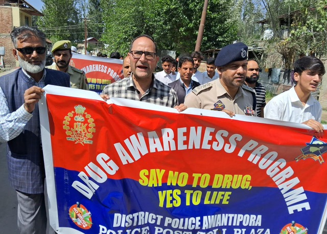 Police organizes awareness Programme / rally against drug abuse in Awantipora
