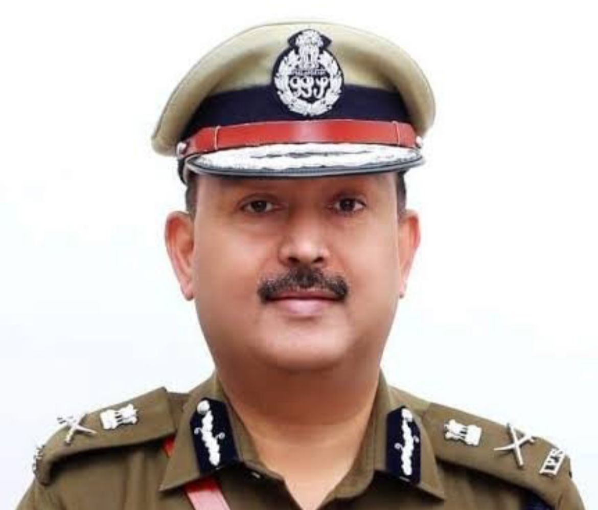 'DGP SD Singh Jamwal congratulates 3 Ladakh Police Officials for receiving Medal for Meritorius Service'