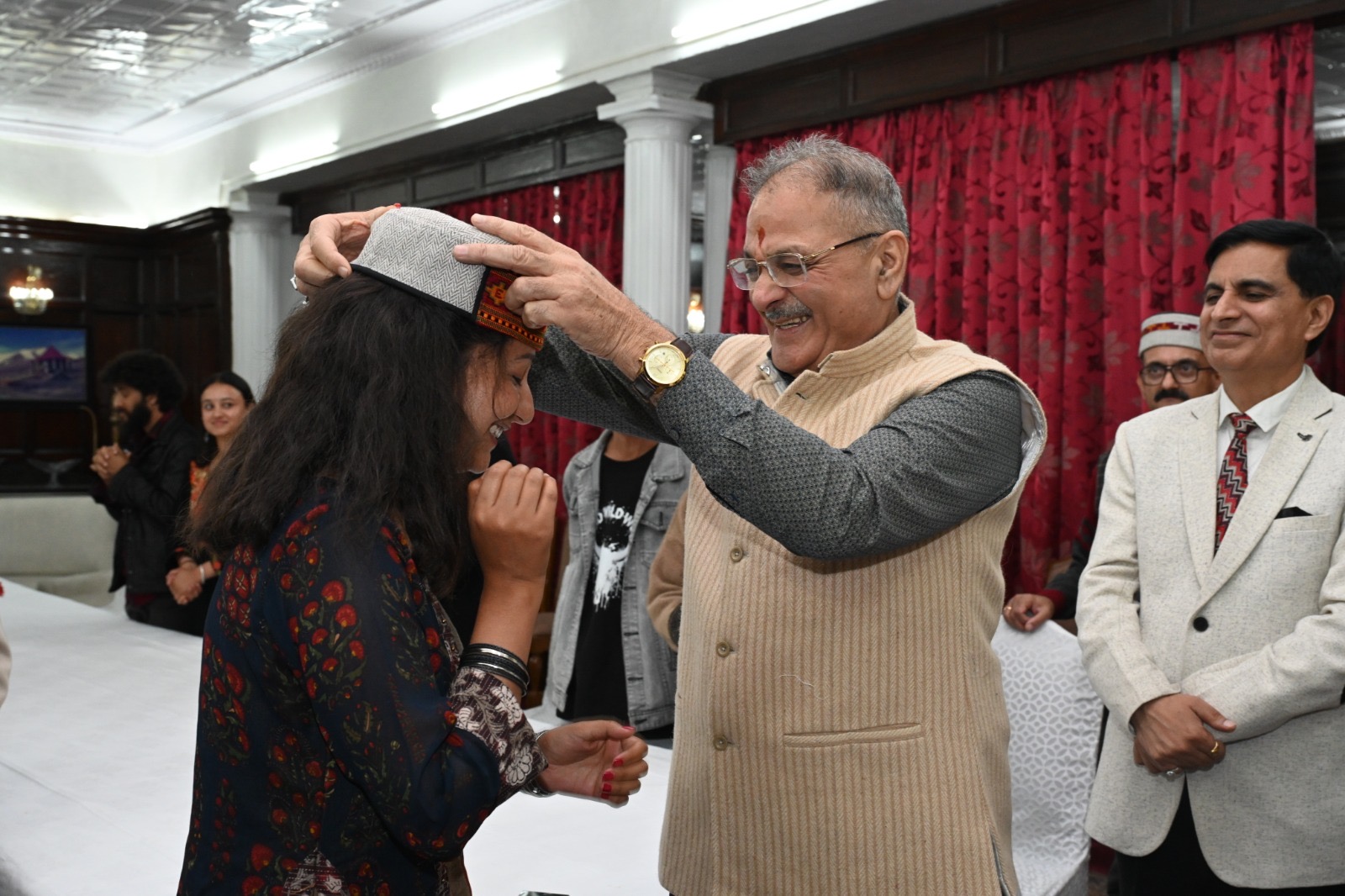 'Governor Kavinder Gupta  honours Chandranahan Rangmanch Artists at Lok Bhavan'