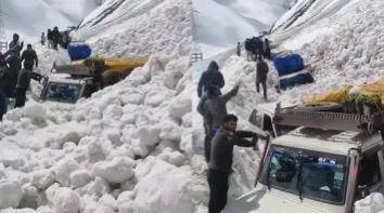 '7 Killed , 5 Injured as Avalanche hits Vehicles at Zojila pass '