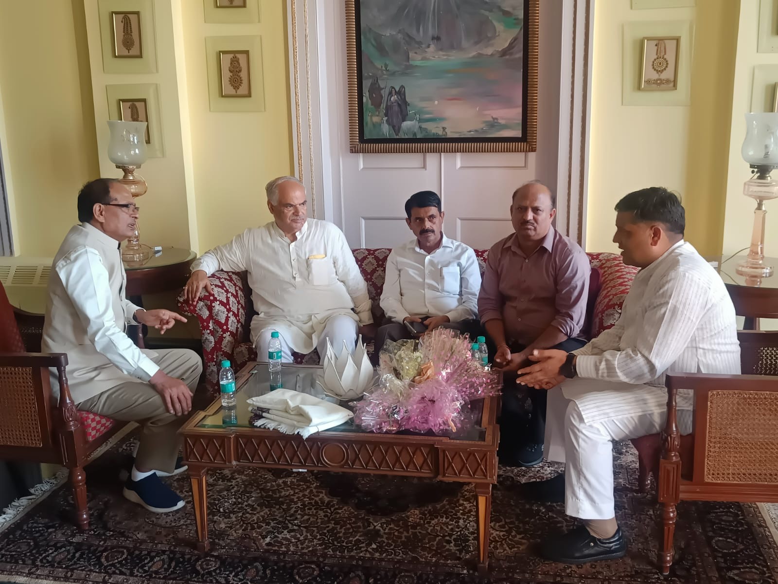 BJP MLAs Devinder Manyal , Surinder Kumar & Gen Sec Ashok Koul  meet Union Minister Shiv Raj Chouhan ; Surinder raises issue of registration fee on Tractors 