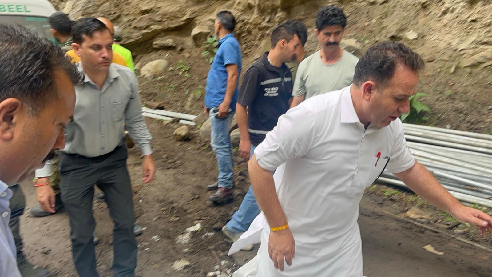 Kishtwar: LoP J&K Sunil Sharma helps in Rescue operations, 30 Dead Bodies retrieved 