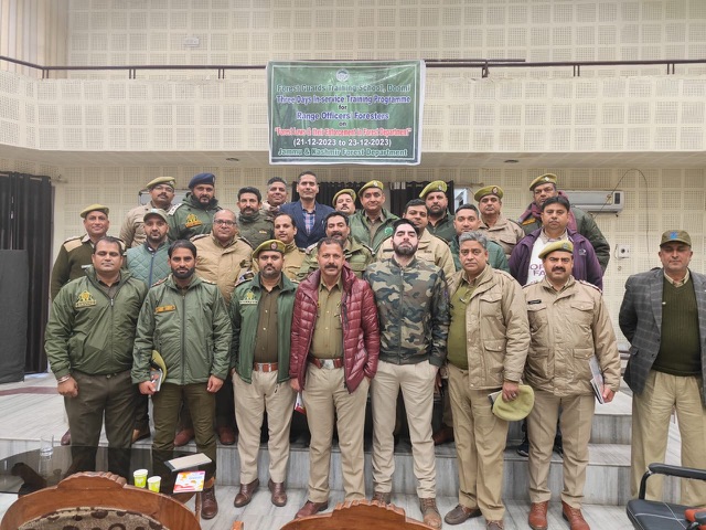 IFS Officer Mohan Choudhary gives Lecture during Training program for Range Officer/Forester 