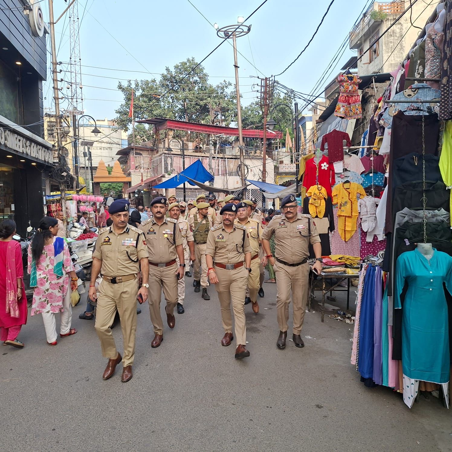 'IG Jammu leads Foot Patrol in Jammu city areas '
