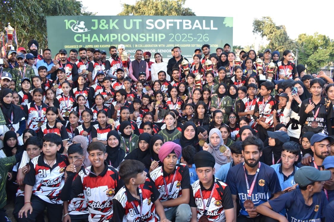 'DivCom Jammu interacts  with JKSC Softball Players '