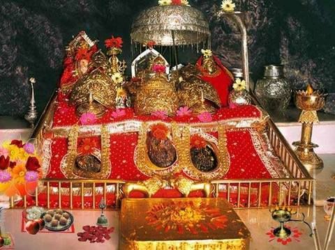 Over 4 lakh pilgrims pay obeisance at Shri Mata Vaishno Devi shrine during Navratri 
