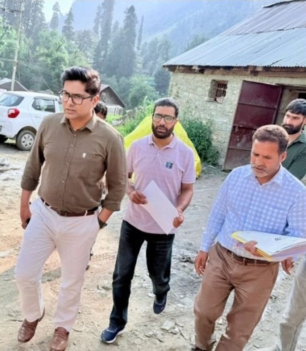 Dr Owais Ahmed, conducts tour of Nunwan & Chandanwari camps for Shri Amarnathji Yatra 2025