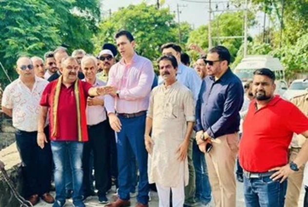 MLA Vikram Randhawa,DC Rakesh Minhas review issues in Trikuta Nagar