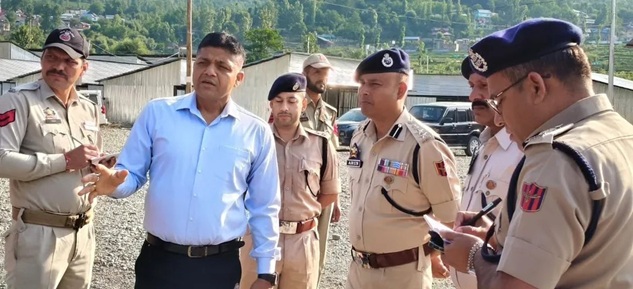 'IGP Security reviews Security at key transit camps'