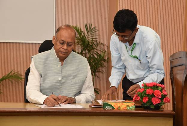 Dr. Ajay Kumar takes the Oath of Office and Secrecy as Chairman, Union Public Service Commission