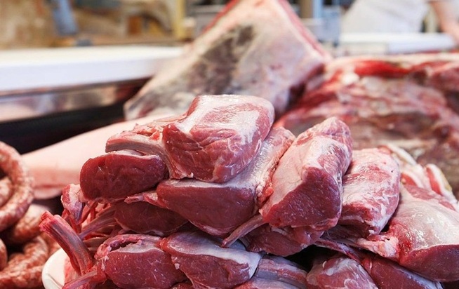 Srinagar Police, Food Safety Department conduct joint raids;  Destroy rotten meat 