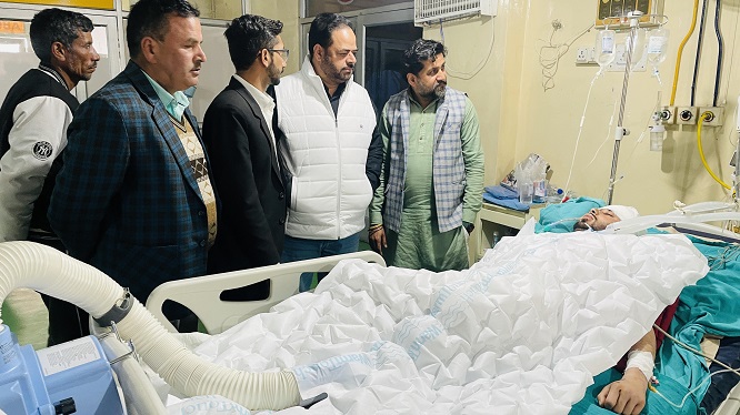  PCC Chief met Paddar fire victims in GMC, Jammu