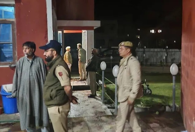 'Anantnag Police conducts extensive raids in Pahalgam Hotels'