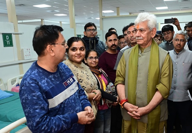 LG ManojSinha reviews preparedness at Baltal, calls for round-the-clock basic amenities 