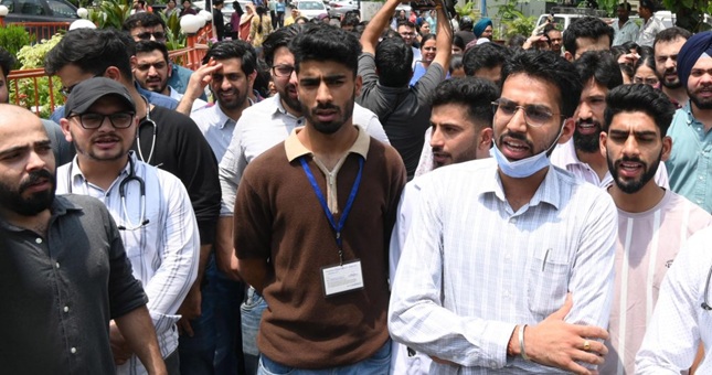 Junior Doctors’ strike hits medical services at GMC Jammu for 2nd day