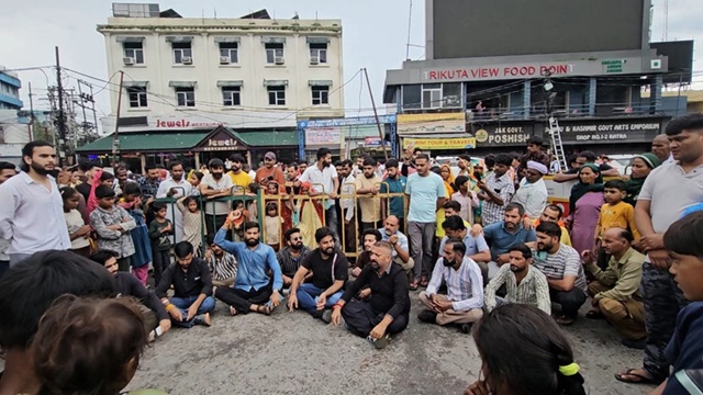 Locals protest against Mata Vaishno Devi Shrine Board  ; demand FIR against senior Officer 