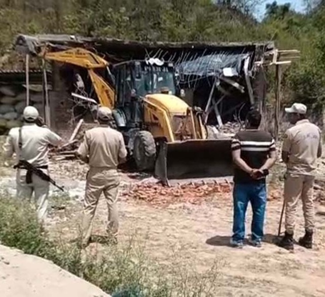 'Samba Administration demolishes illegal structure belonging to  former Vice-Chairman of DDC'
