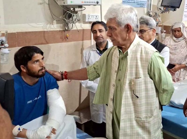 LG visits Poonch, Rajouri, meets families affected due to unprovoked heavy firing by Pak
