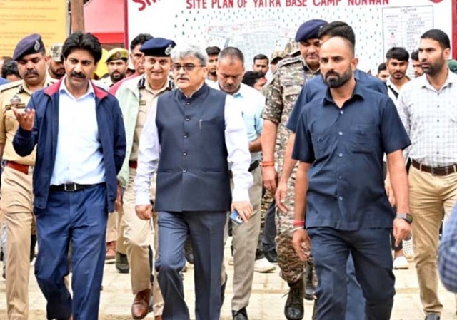 Atal Dulloo, CS visits Nunwan, Chandanwari base camps, assesses Yatra arrangements 