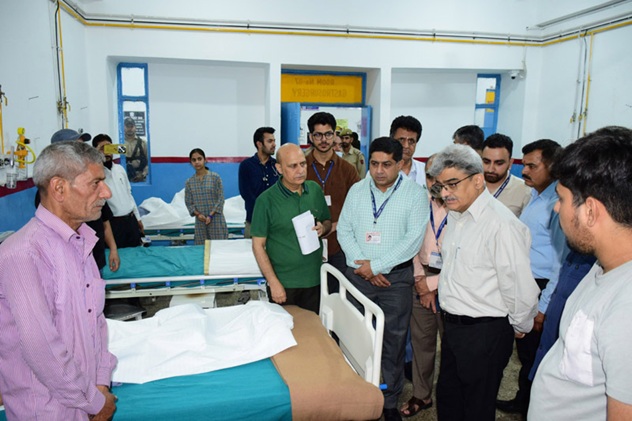 Atal Dulloo, CS visits GMC to assess health of cross-border shelling victims 