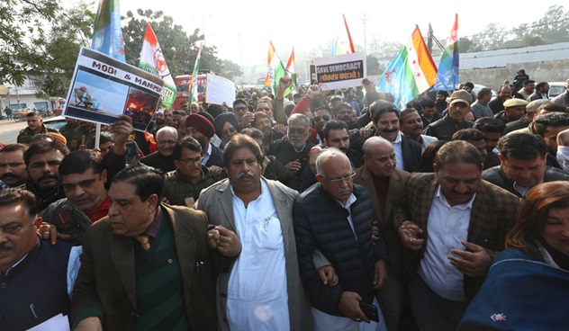 Div Com Jammu directs DCs to ensure hoisting of national flag on every Government building and schools in all districts