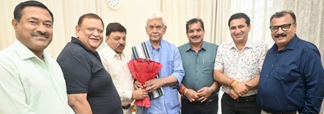 Jammu Chamber  Team meets LG Manoj Sinha to discuss various issues related to Amarnath yatra & ors