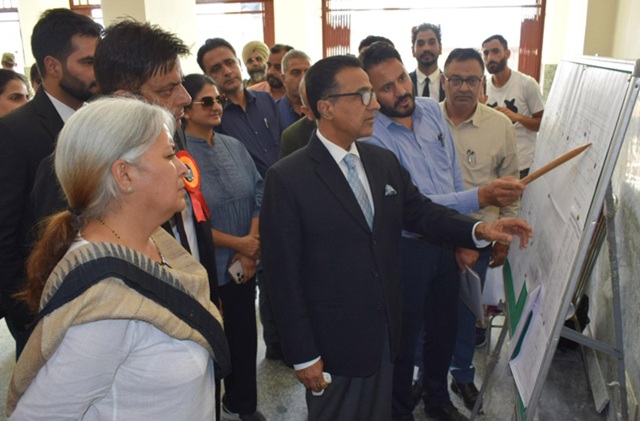 Chief Justice visits Bandipora, reviews functioning of District Court 
