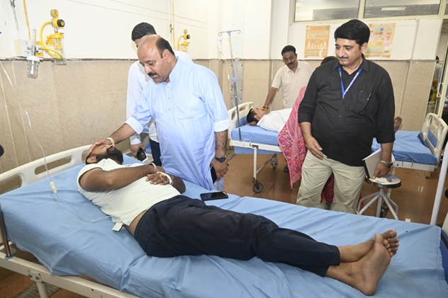 DyCM conducts surprise visit to SDH Akhnoor, emphasizes quality healthcare services