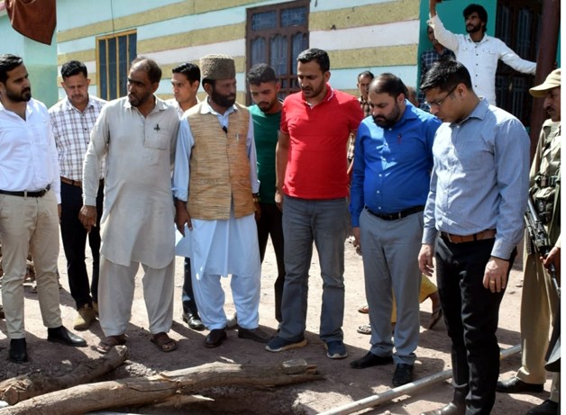 DC Poonch visits shelling hit areas in Mandi, Haveli 