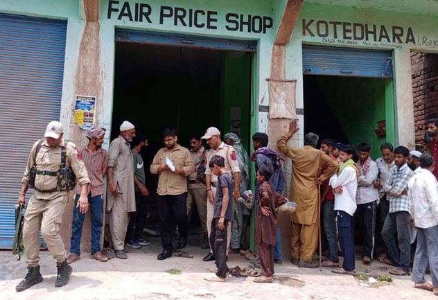 DC Rajouri finds discrepancies during surprise inspection 