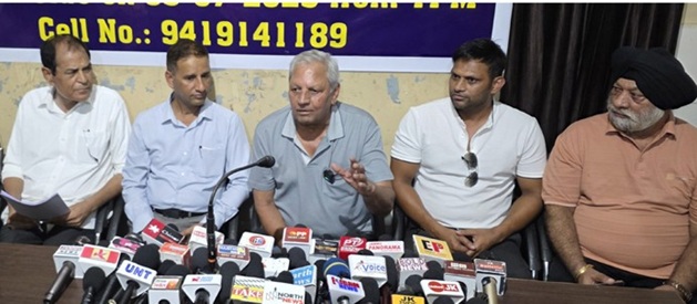 Jammu Sainik Colony members oppose transferring plots to civilians