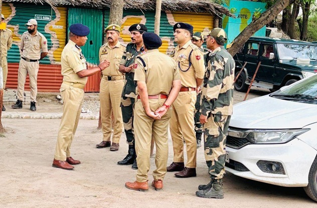 IGP Jammu for joint training exercises between VDGs & BSF personnel