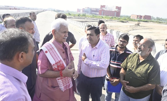 Lieutenant Governor Manoj Sinha visits Health Camp at Keso Manhasan
