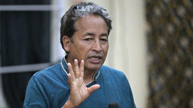 Supreme Court  seeks response of Centre & Ladakh UT In ten days on amended plea of Sonam Wangchuk’s wife 