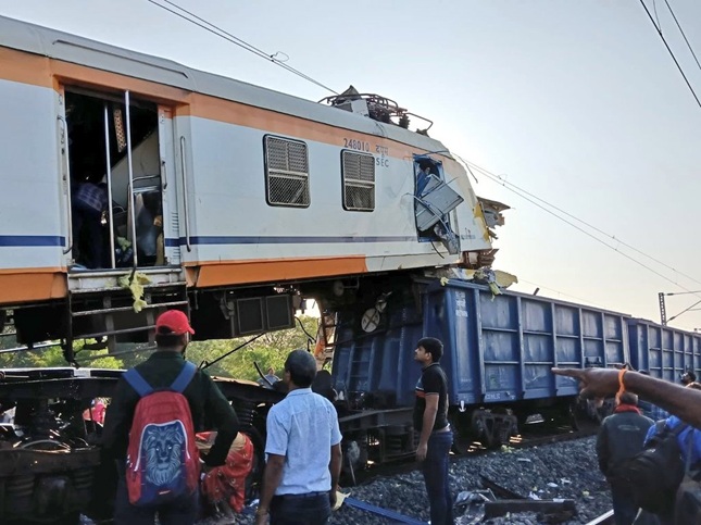 7 dies, 14 injured in Passenger Train’s Rear-End Collision