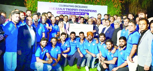'Omar hosts dinner to honour J&K’s Ranji Trophy Champions : Presents Rs 2 Crore award money'