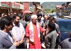 Lt Governor interacts with residents, tourists & shopkeepers at Pahalgam’s main market