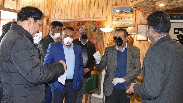  Advisor Baseer Khan visits Srinagar Airport, City quarantine centers