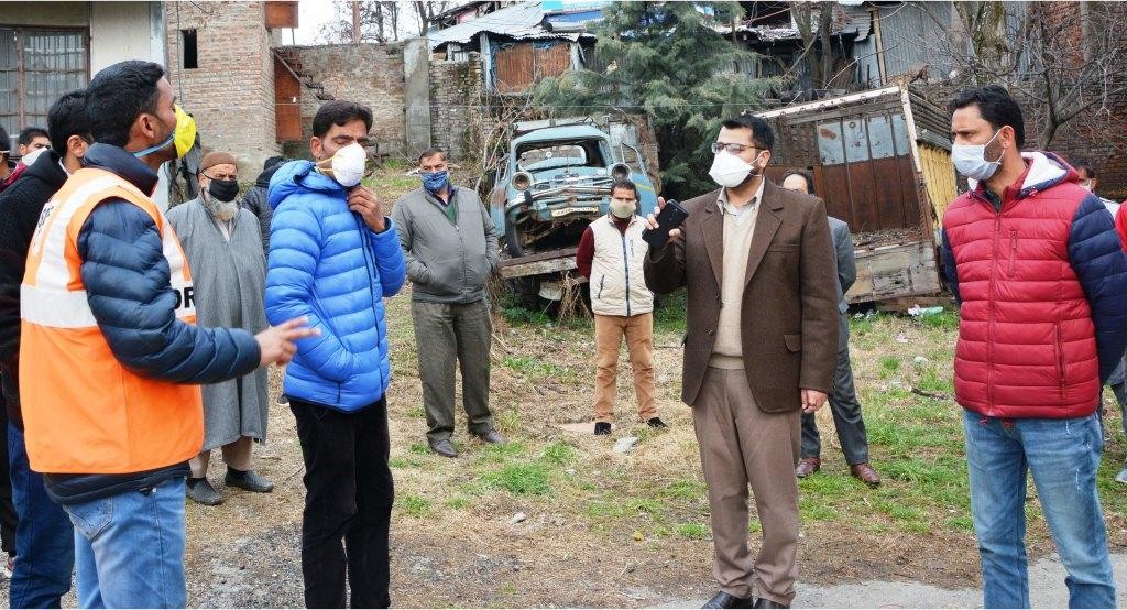 DC inspects District Hospital and Quarantine Home wards at GHSS Shopian