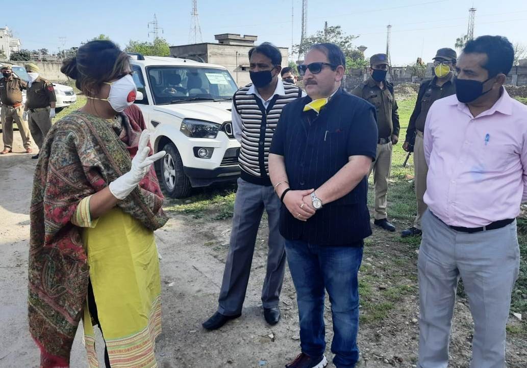 Yasha Mudgal visits quarantine centers at Jammu