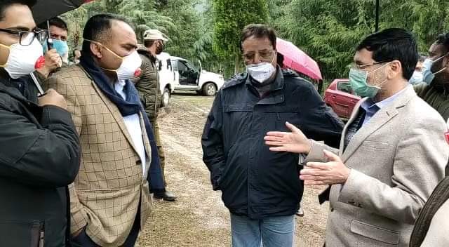 COVID-19  Div Com visits Bandipora, takes stock of COVID-19 control measures