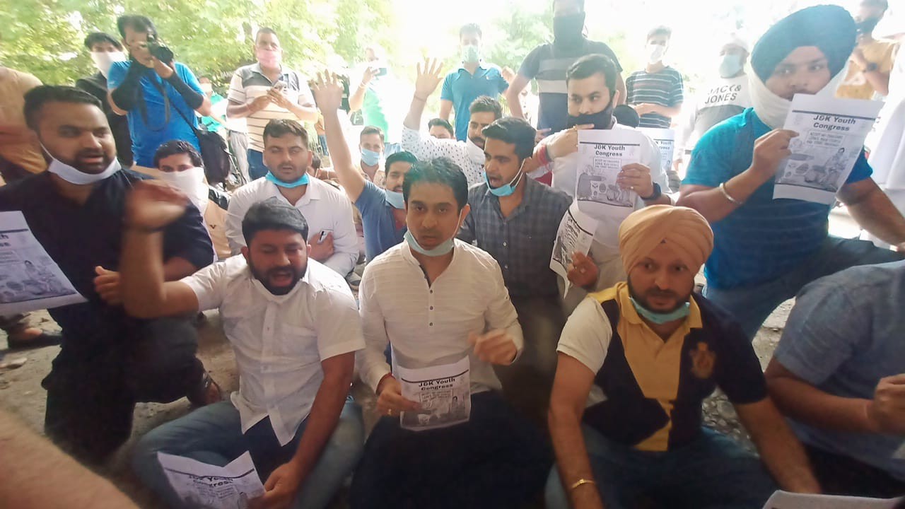  JKPYC intensifies protest against incessant fuel price hike 
