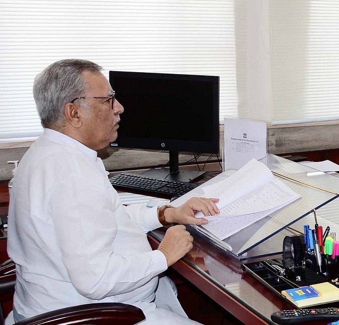 Advisor Farooq Khan sanctions Rs 3 cr financial assistance in favour of construction workers, dependents