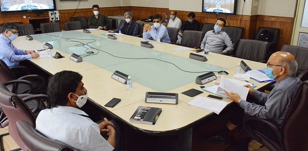  Advisor Sharma chairs meeting on revival of Business sector in J&K